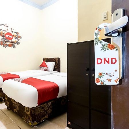 Oyo 723 Penginapan Nia Mandiri Syariah Medan Zewnętrze zdjęcie