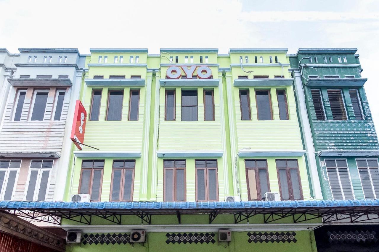 Oyo 723 Penginapan Nia Mandiri Syariah Medan Zewnętrze zdjęcie