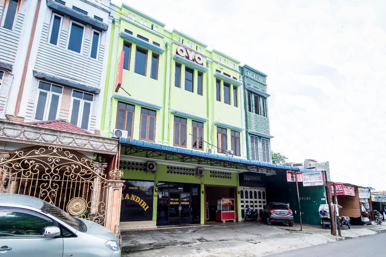 Oyo 723 Penginapan Nia Mandiri Syariah Medan Zewnętrze zdjęcie