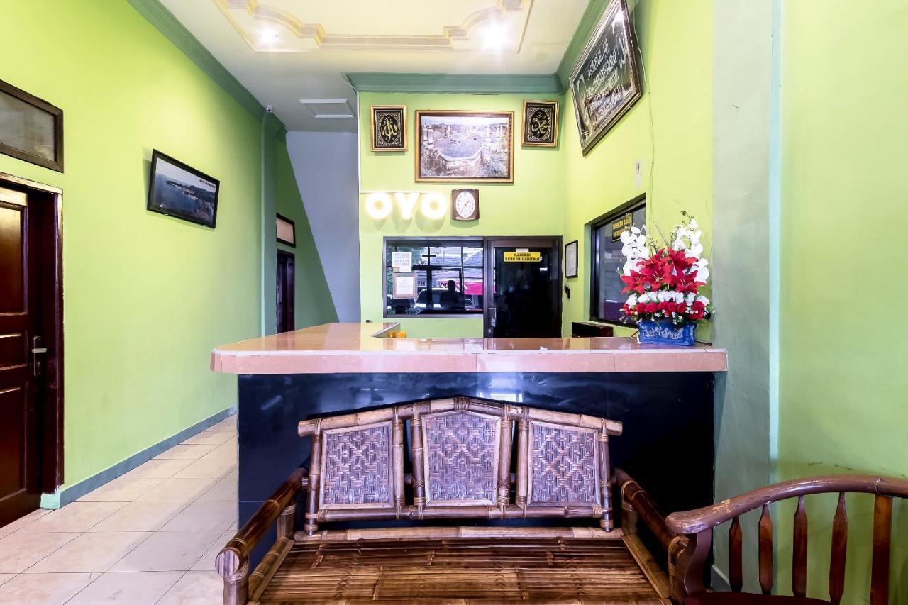 Oyo 723 Penginapan Nia Mandiri Syariah Medan Zewnętrze zdjęcie