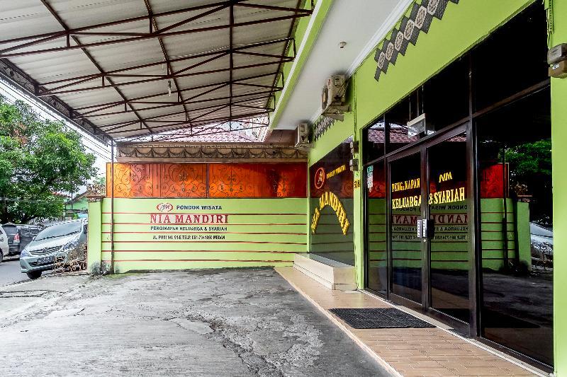 Oyo 723 Penginapan Nia Mandiri Syariah Medan Zewnętrze zdjęcie